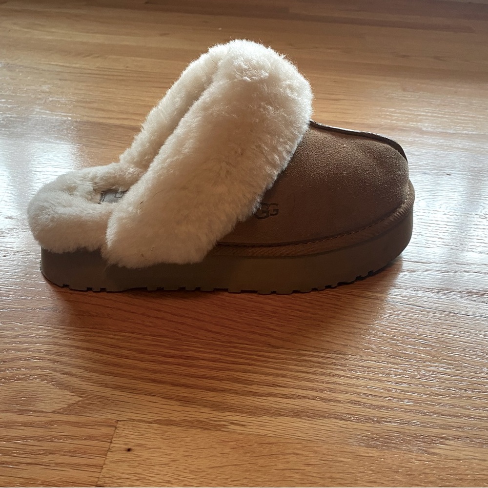 Platform UGG slippers size 7